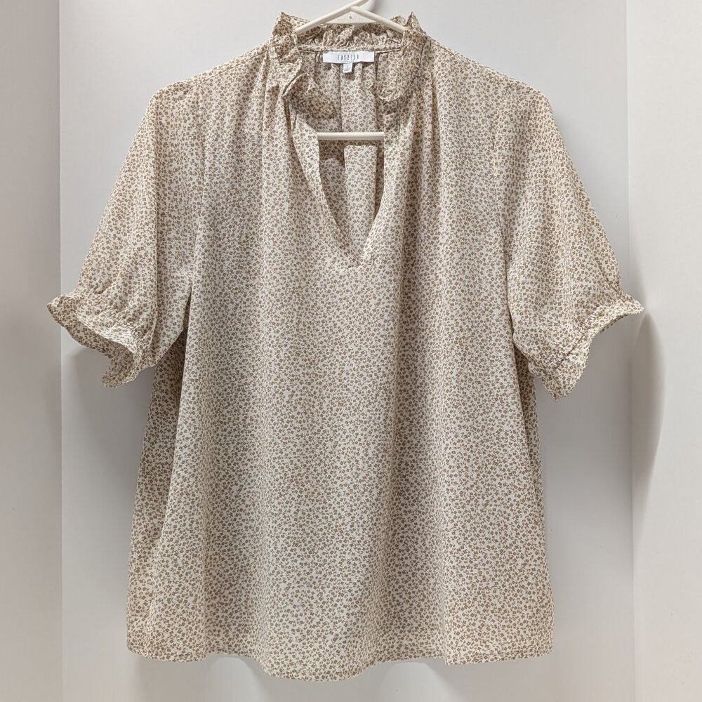 Fun 2 Fun Floral V-Neck Short Sleeve Blouse in Tan & White